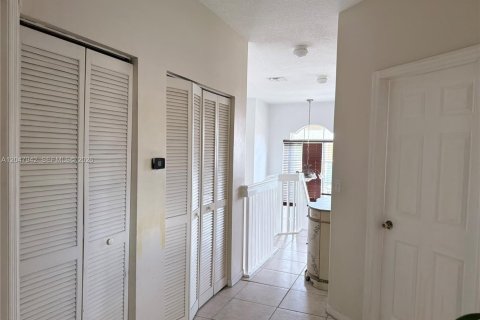 House in Doral, Florida 4 bedrooms, 210.61 sq.m. № 2182030 - photo 20