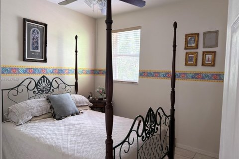 House in Doral, Florida 4 bedrooms, 210.61 sq.m. № 2182030 - photo 19