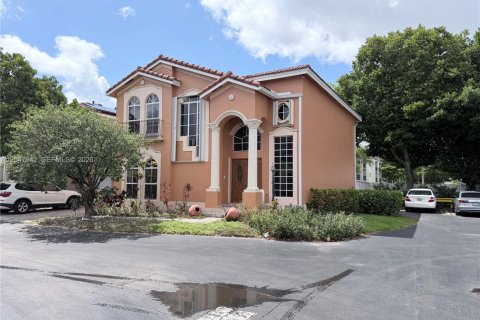 House in Doral, Florida 4 bedrooms, 210.61 sq.m. № 2182030 - photo 25