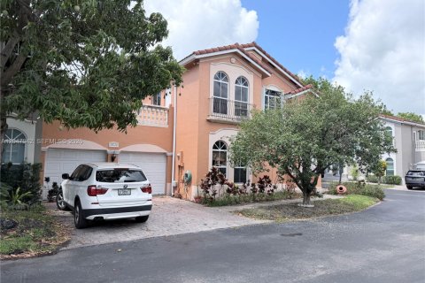 House in Doral, Florida 4 bedrooms, 210.61 sq.m. № 2182030 - photo 24