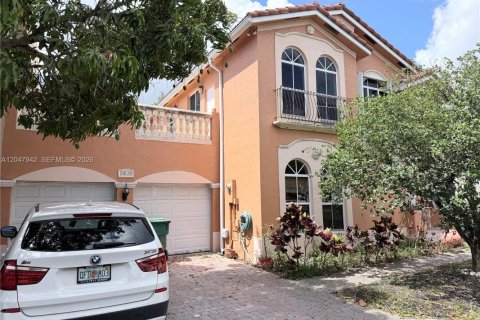 House in Doral, Florida 4 bedrooms, 210.61 sq.m. № 2182030 - photo 23