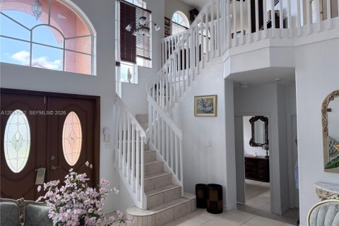 House in Doral, Florida 4 bedrooms, 210.61 sq.m. № 2182030 - photo 2