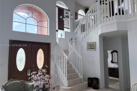 House in Doral, Florida 4 bedrooms, 210.61 sq.m. № 2182030 - photo 5