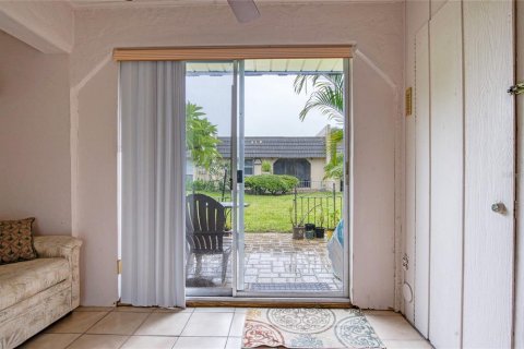 Condo in Seminole, Florida, 2 bedrooms  № 1811027 - photo 14