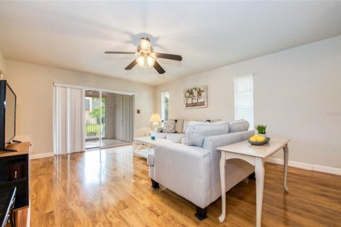 Condo in Seminole, Florida, 2 bedrooms  № 1811027 - photo 5