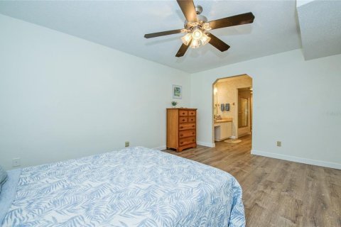 Condo in Seminole, Florida, 2 bedrooms  № 1811027 - photo 11