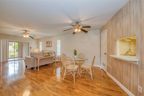 Condo in Seminole, Florida, 2 bedrooms  № 1811027 - photo 6