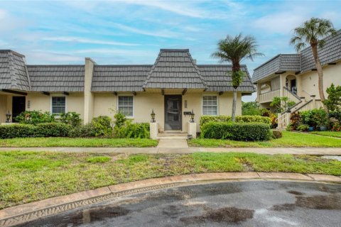 Condo in Seminole, Florida, 2 bedrooms  № 1811027 - photo 1