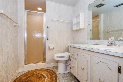 Condo in Seminole, Florida, 2 bedrooms  № 1811027 - photo 9