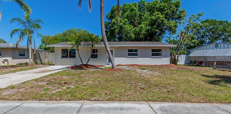 House in Sarasota, Florida 4 bedrooms, 157.75 sq.m. № 2151640