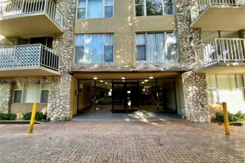 Снять в аренду кондоминиум в Норт-Майами, Флорида 2 спальни, 88.63м2, № 2048066 - фото 22