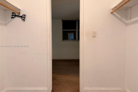 Снять в аренду кондоминиум в Норт-Майами, Флорида 2 спальни, 88.63м2, № 2048066 - фото 21