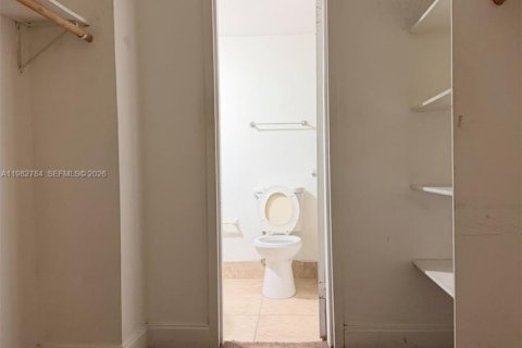 Снять в аренду кондоминиум в Норт-Майами, Флорида 2 спальни, 88.63м2, № 2048066 - фото 15