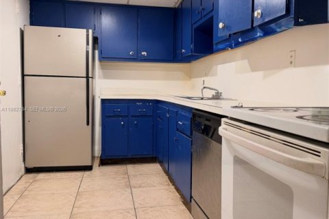 Кондоминиум с 2 спальнями в Норт-Майами, Флорида № 2048066