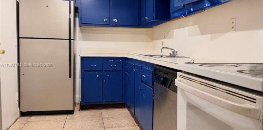 Кондоминиум с 2 спальнями в Норт-Майами, Флорида № 2048066