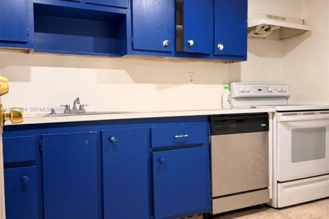 Снять в аренду кондоминиум в Норт-Майами, Флорида 2 спальни, 88.63м2, № 2048066 - фото 2