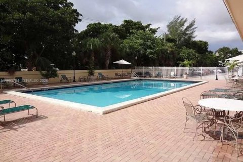 Снять в аренду кондоминиум в Норт-Майами, Флорида 2 спальни, 88.63м2, № 2048066 - фото 18