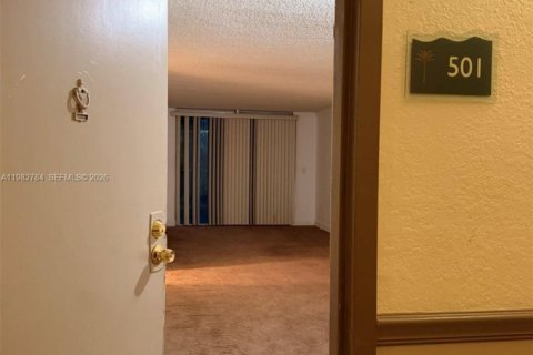 Снять в аренду кондоминиум в Норт-Майами, Флорида 2 спальни, 88.63м2, № 2048066 - фото 7