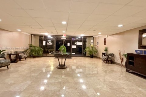 Снять в аренду кондоминиум в Норт-Майами, Флорида 2 спальни, 88.63м2, № 2048066 - фото 4