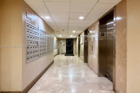 Снять в аренду кондоминиум в Норт-Майами, Флорида 2 спальни, 88.63м2, № 2048066 - фото 5