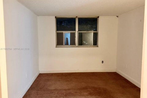 Снять в аренду кондоминиум в Норт-Майами, Флорида 2 спальни, 88.63м2, № 2048066 - фото 12