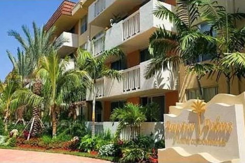 Снять в аренду кондоминиум в Норт-Майами, Флорида 2 спальни, 88.63м2, № 2048066 - фото 3