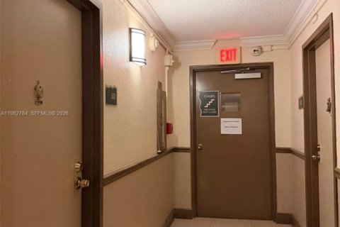 Снять в аренду кондоминиум в Норт-Майами, Флорида 2 спальни, 88.63м2, № 2048066 - фото 6