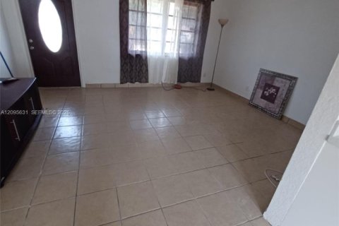 Villa ou maison à vendre à North Lauderdale, Floride: 2 chambres, 72 m2 № 2385257 - photo 5