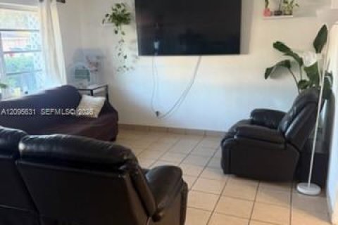 Villa ou maison à vendre à North Lauderdale, Floride: 2 chambres, 72 m2 № 2385257 - photo 9