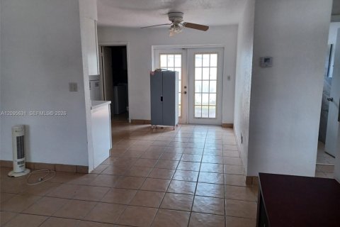 Villa ou maison à vendre à North Lauderdale, Floride: 2 chambres, 72 m2 № 2385257 - photo 3