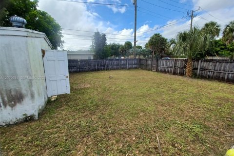 Villa ou maison à vendre à North Lauderdale, Floride: 2 chambres, 72 m2 № 2385257 - photo 2