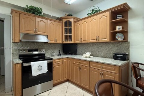 Villa ou maison à vendre à Miami, Floride: 6 chambres, 241.08 m2 № 2084806 - photo 18