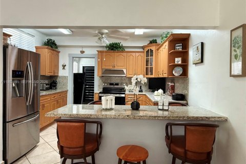 Villa ou maison à vendre à Miami, Floride: 6 chambres, 241.08 m2 № 2084806 - photo 16