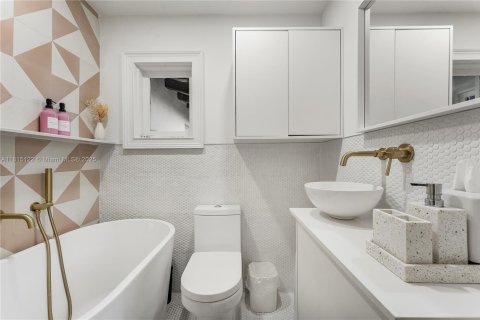 Купить виллу или дом в Майами-Бич, Флорида 4 спальни, 212.75м2, № 1766589 - фото 16