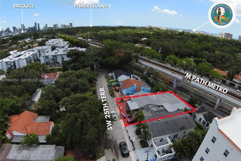 Immobilier commercial à vendre à Miami, Floride: 145.02 m2 № 2023807 - photo 2