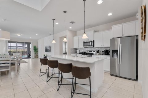 Casa en venta en Kissimmee, Florida, 6 dormitorios, 291.9 m2 № 1908217 - foto 3