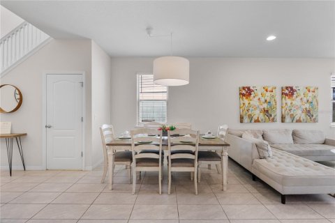 Casa en venta en Kissimmee, Florida, 6 dormitorios, 291.9 m2 № 1908217 - foto 5