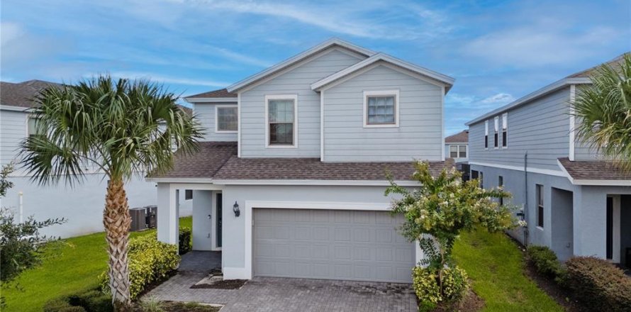 Casa en Kissimmee, Florida 6 dormitorios, 291.9 m2 № 1908217