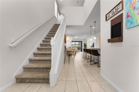 Casa en venta en Kissimmee, Florida, 6 dormitorios, 291.9 m2 № 1908217 - foto 2