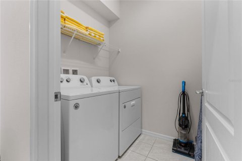 Casa en venta en Kissimmee, Florida, 6 dormitorios, 291.9 m2 № 1908217 - foto 27