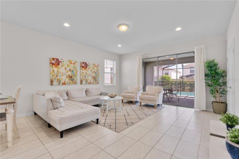 Casa en venta en Kissimmee, Florida, 6 dormitorios, 291.9 m2 № 1908217 - foto 6