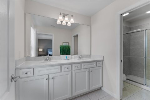 Casa en venta en Kissimmee, Florida, 6 dormitorios, 291.9 m2 № 1908217 - foto 18