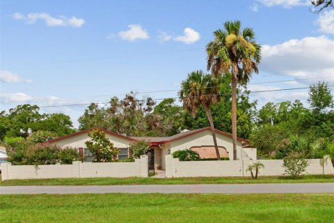 House in Longwood, Florida 4 bedrooms, 193.7 sq.m. № 1829816 - photo 1