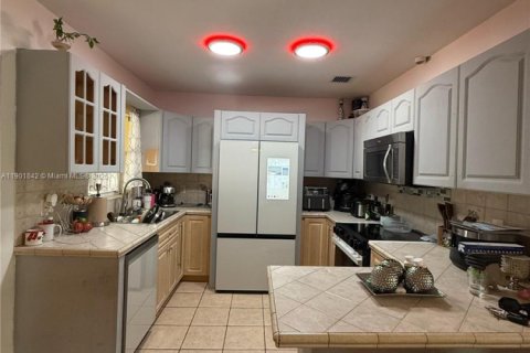 Casa en alquiler en Hialeah, Florida, 3 dormitorios, 89.19 m2 № 1953709 - foto 4
