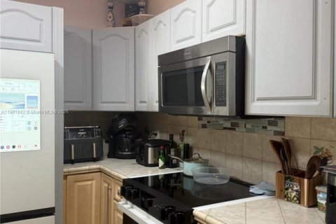 Casa en alquiler en Hialeah, Florida, 3 dormitorios, 89.19 m2 № 1953709 - foto 5