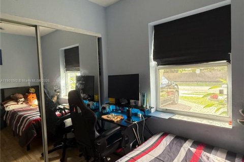 Casa en alquiler en Hialeah, Florida, 3 dormitorios, 89.19 m2 № 1953709 - foto 12