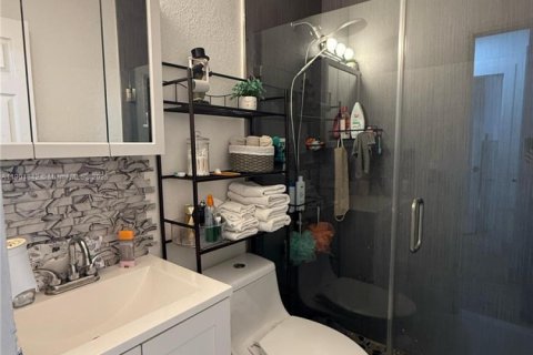 Casa en alquiler en Hialeah, Florida, 3 dormitorios, 89.19 m2 № 1953709 - foto 6