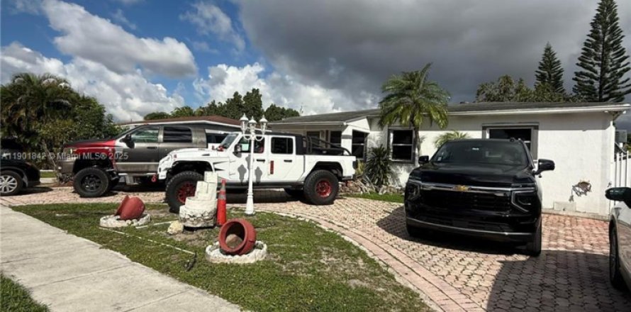 Casa en Hialeah, Florida 3 dormitorios, 89.19 m2 № 1953709