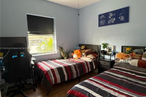 Casa en alquiler en Hialeah, Florida, 3 dormitorios, 89.19 m2 № 1953709 - foto 11