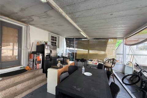 Casa en alquiler en Hialeah, Florida, 3 dormitorios, 89.19 m2 № 1953709 - foto 16
